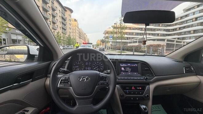 Hyundai Elantra-10