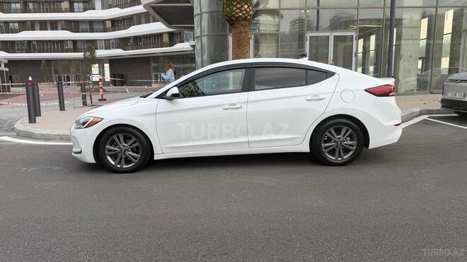 Hyundai Elantra-6