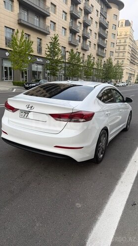 Hyundai Elantra-4