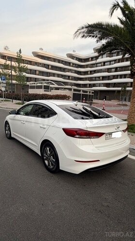 Hyundai Elantra-3