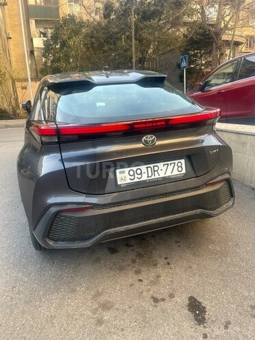 Toyota C-HR-4