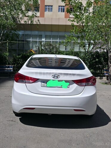 Hyundai Elantra-2