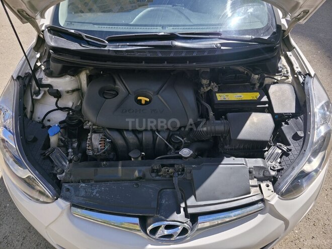 Hyundai Elantra-6