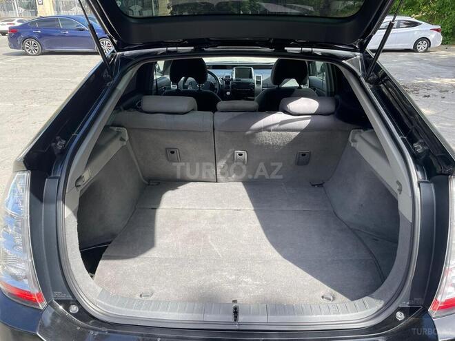 Toyota Prius-12