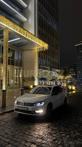 Volkswagen Passat-1