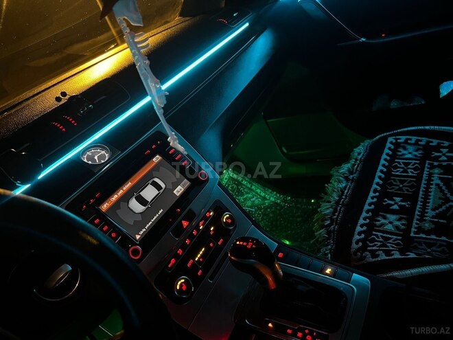 Volkswagen Passat-8