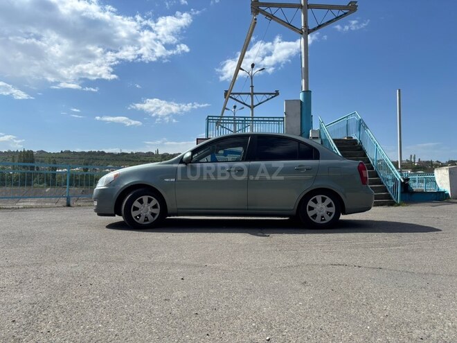 Hyundai Accent-4