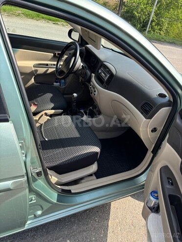 Hyundai Accent-10