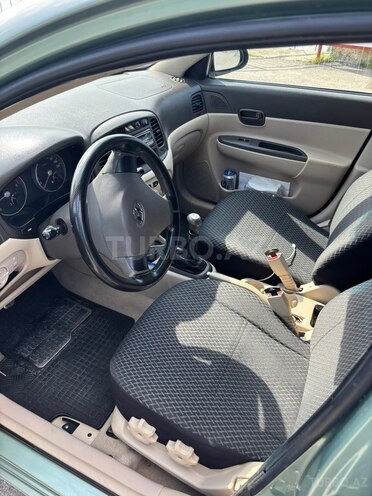 Hyundai Accent-11