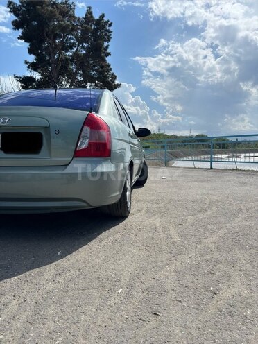 Hyundai Accent-7