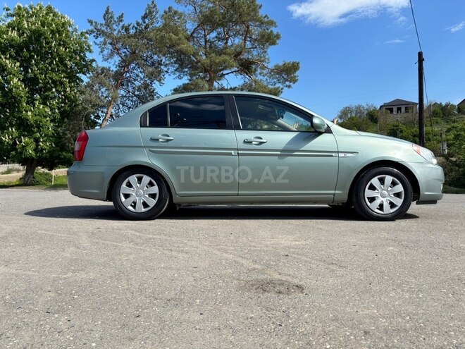 Hyundai Accent-15