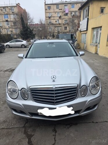 Mercedes E 220-1