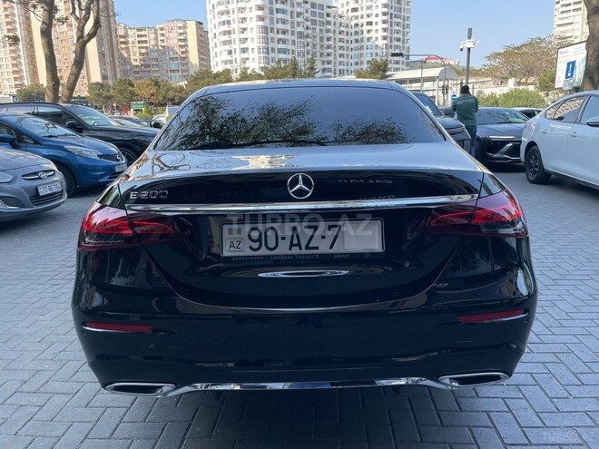 Mercedes E 200-11