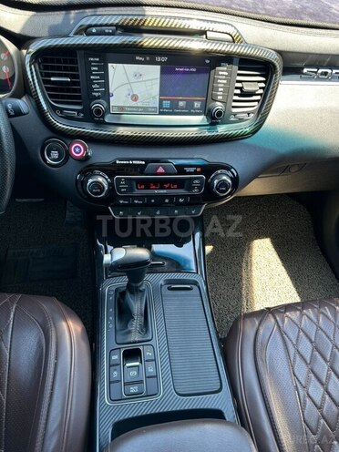 Kia Sorento-11