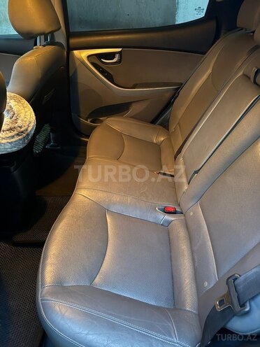Hyundai Elantra-9