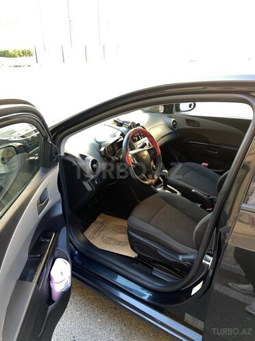Chevrolet Aveo-10