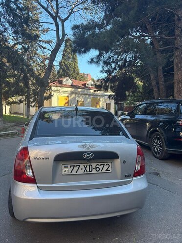 Hyundai Accent-4