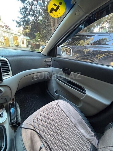 Hyundai Accent-7
