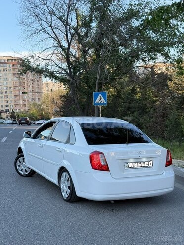 Daewoo Gentra-11