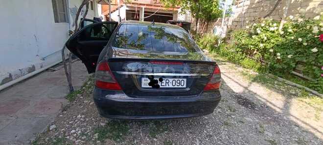 Mercedes E 220-2