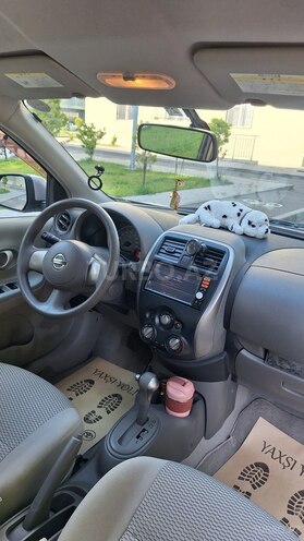 Nissan March-10