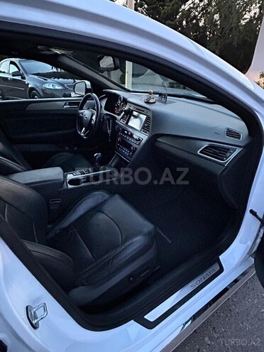 Hyundai Sonata-4