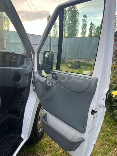 Ford Transit-9