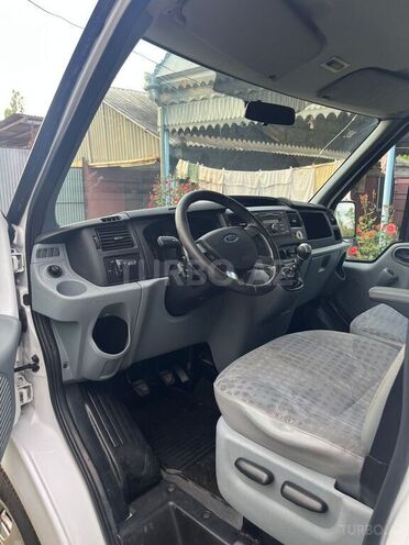 Ford Transit-11