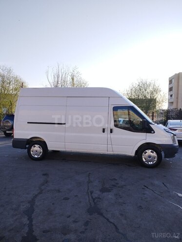 Ford Transit-10