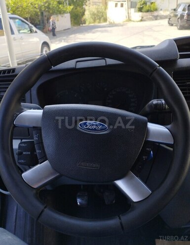 Ford Transit-19