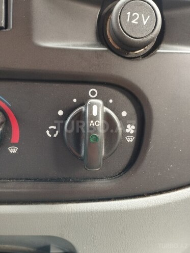 Ford Transit-20