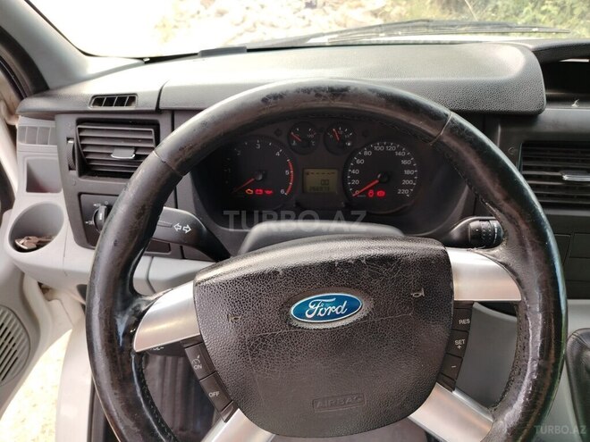 Ford Transit-12