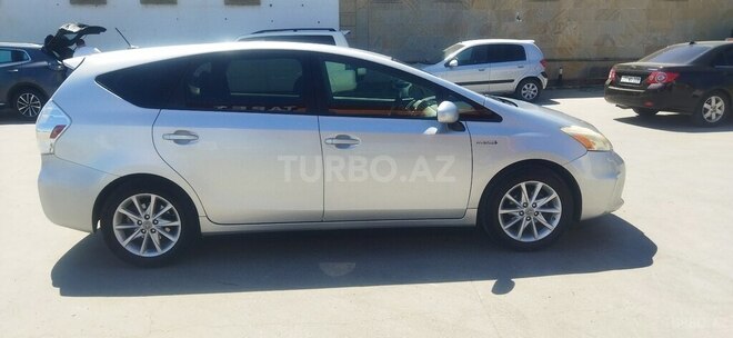 Toyota Prius V-4