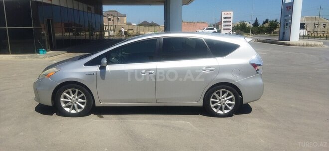 Toyota Prius V-2