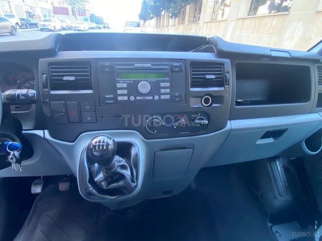 Ford Transit-14