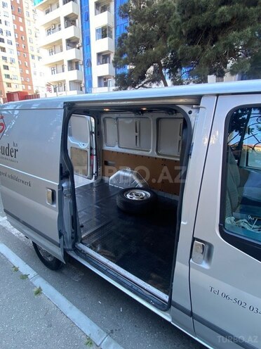Ford Transit-9