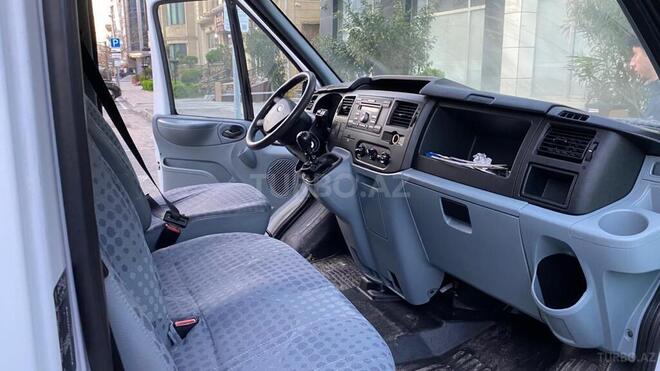 Ford Transit-10
