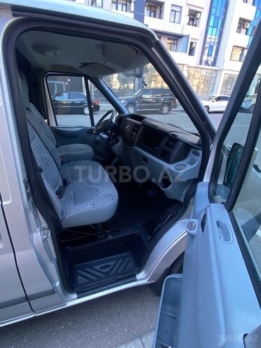 Ford Transit-10