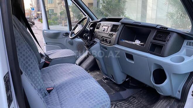 Ford Transit-9