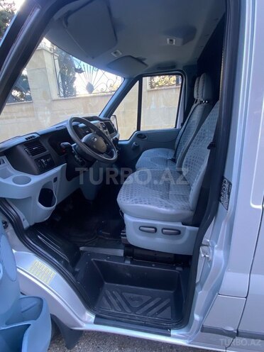 Ford Transit-11