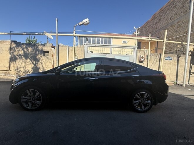 Hyundai Elantra-11