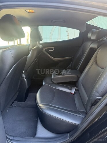 Hyundai Elantra-8