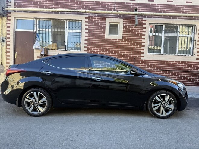 Hyundai Elantra-3