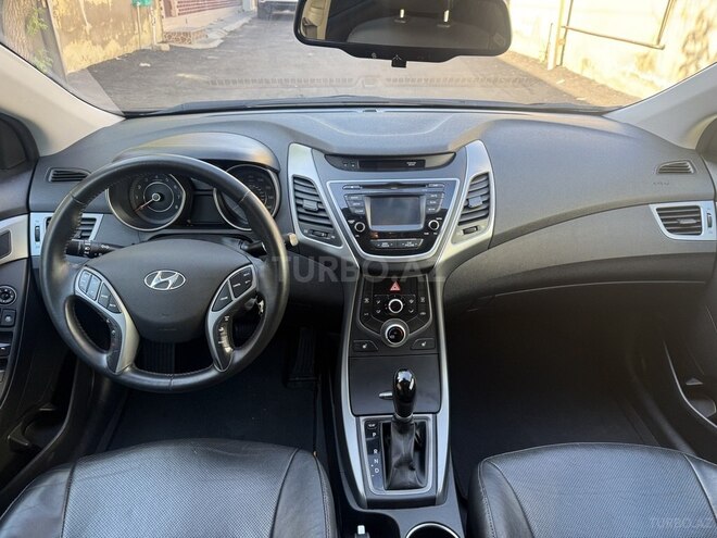 Hyundai Elantra-6