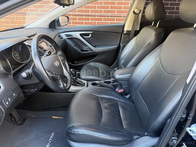 Hyundai Elantra-13