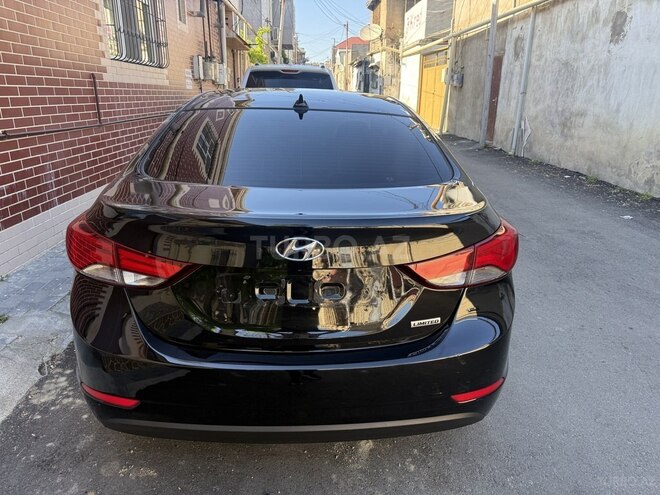 Hyundai Elantra-4