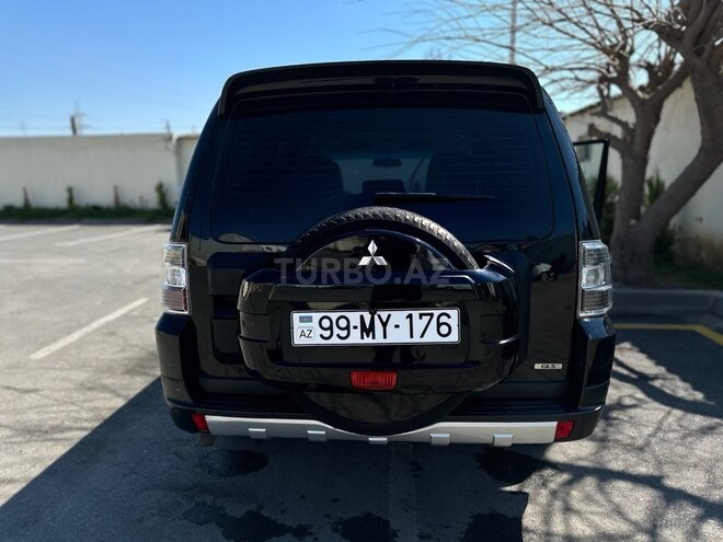 Mitsubishi Pajero-2