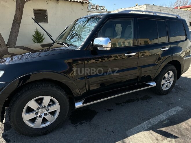 Mitsubishi Pajero-7