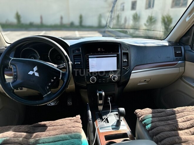 Mitsubishi Pajero-8