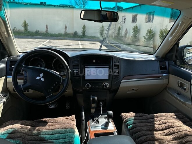 Mitsubishi Pajero-6